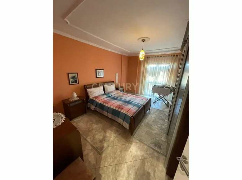 Mieszkanie 4 pokoi 168 m² Bashkia Durres, Albania