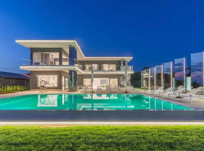 5 bedroom villa 400 m² Grad Porec, Croatia