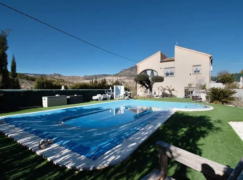 Mieszkanie 2 pokoi 107 m² Malaga, Hiszpania