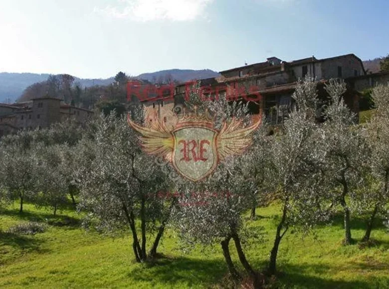 Коммерческое помещение 5 000 м² Флоренция, Италия