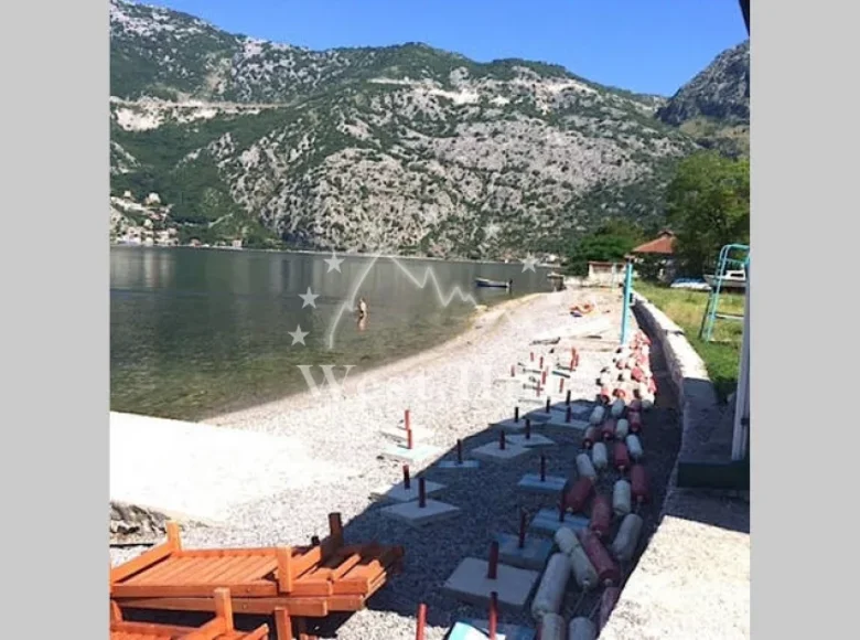 House 507 m² Risan, Montenegro