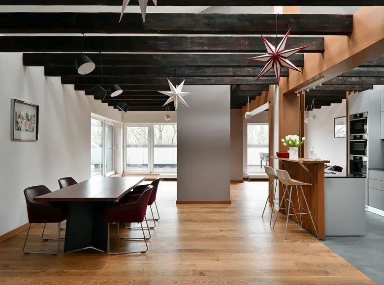 Mieszkanie 4 pokoi 244 m² Ryga, Łotwa