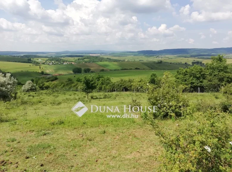 Land 225 072 m² Csabdi, Hungary