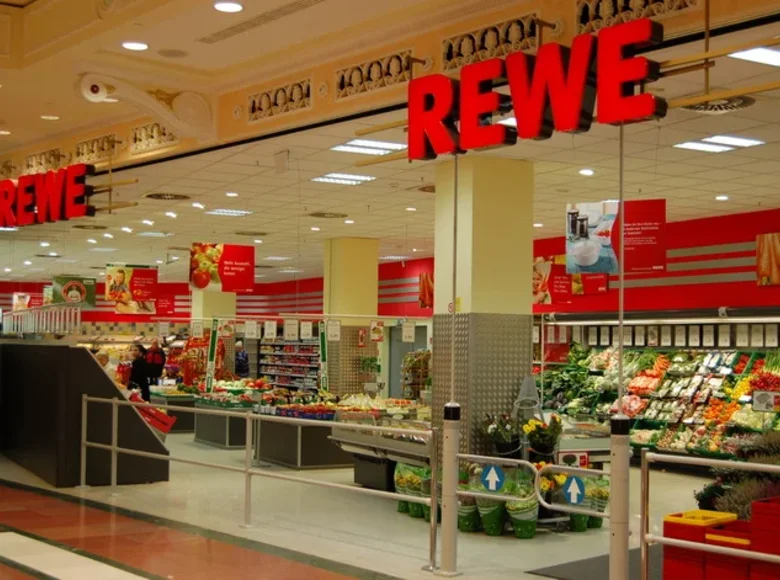 Germans shop. REWE супермаркет Германия. REWE магазин в Германии. Немецкие продуктовые магазины. Магазины в Германии продуктовые.