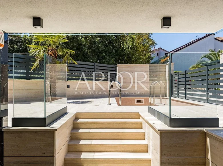 3 bedroom apartment 151 m² Radici, Croatia