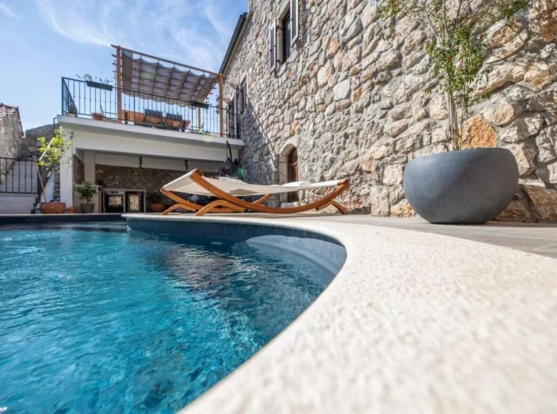 3 bedroom villa 240 m² Malinska, Croatia