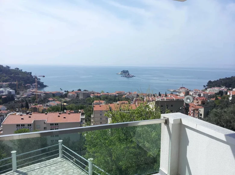 Квартира 2 спальни  Петровац, Черногория