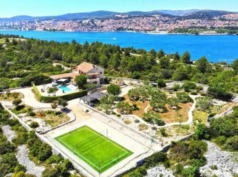 Villa de 4 dormitorios 315 m² Grad Sibenik, Croacia