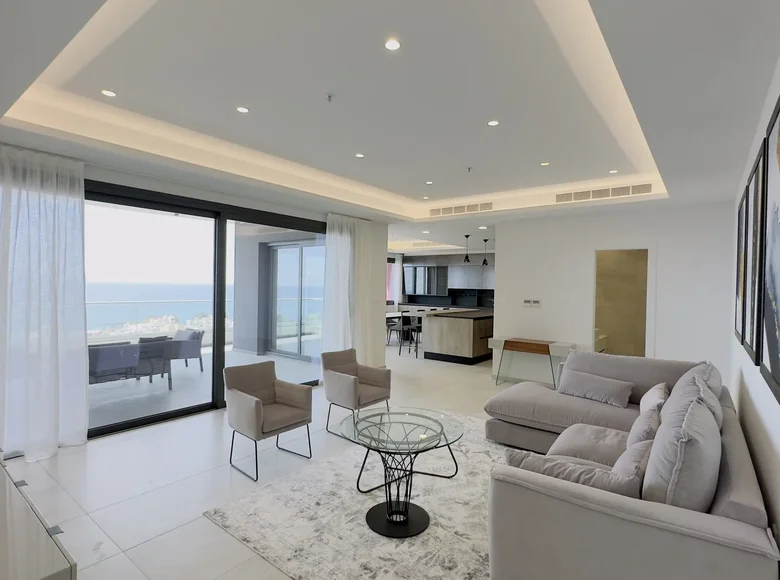 Apartamento 5 habitaciones  en Koinoteta Mouttagiakas, Chipre