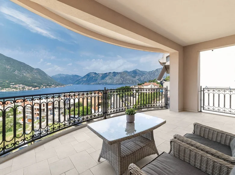 Appartement 18 chambres 594 m² Dobrota, Monténégro