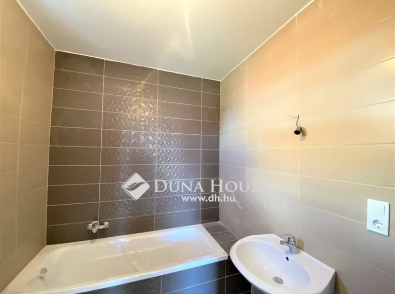 House 1 bathroom 66 m² in Central Hungary, All countries