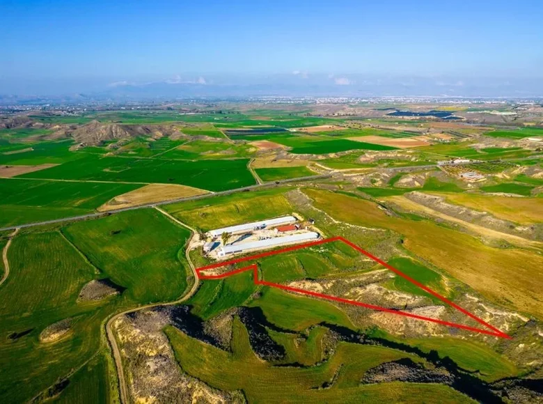 Land 1 room  Agioi Iliofotoi, Cyprus
