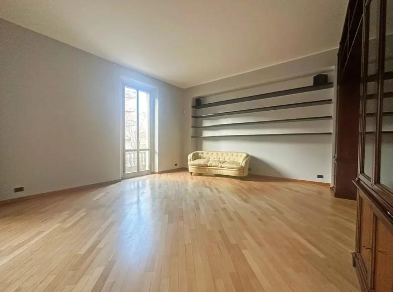 Mieszkanie 3 pokoi 180 m² Mediolan, Włochy