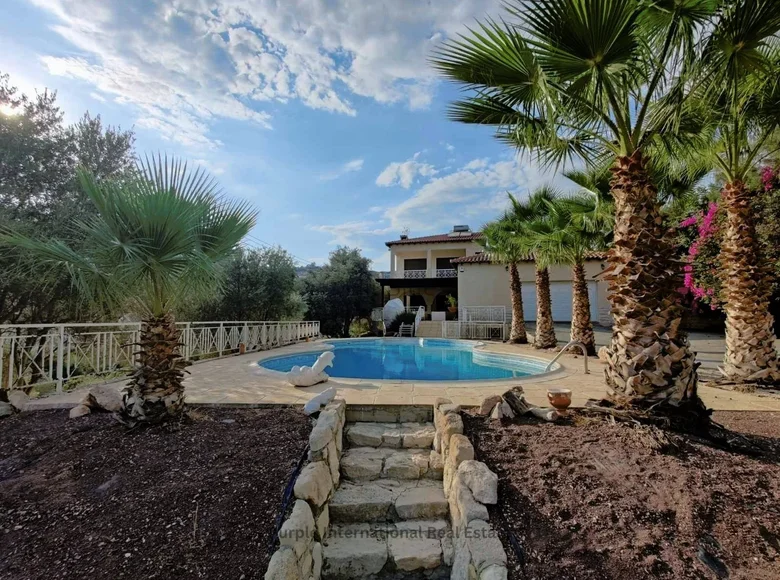 Willa 3 pokoi 345 m² Agios Tychonas, Cypr