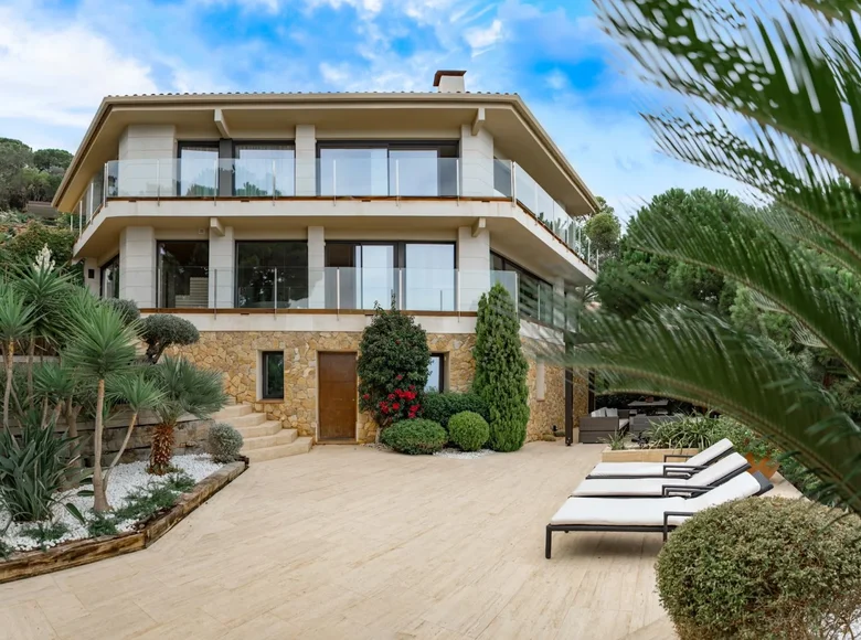 villa de 5 dormitorios 392 m² Santa Maria de Llorell, Španjolska