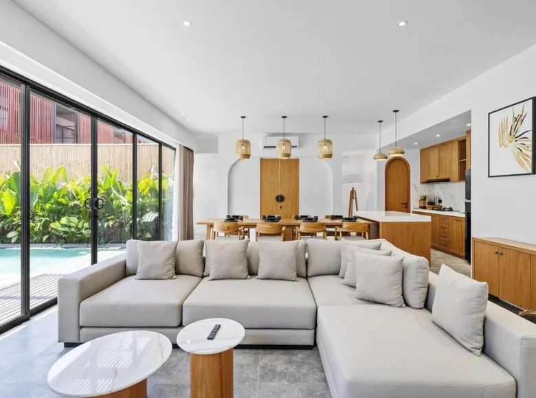 4 bedroom Villa 280 m² Tibubeneng, Indonesia