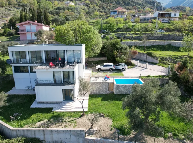 4 bedroom apartment 270 m² Bar, Montenegro