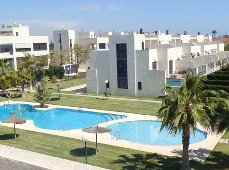 Villa de 4 dormitorios 310 m² Alicante, Španjolska