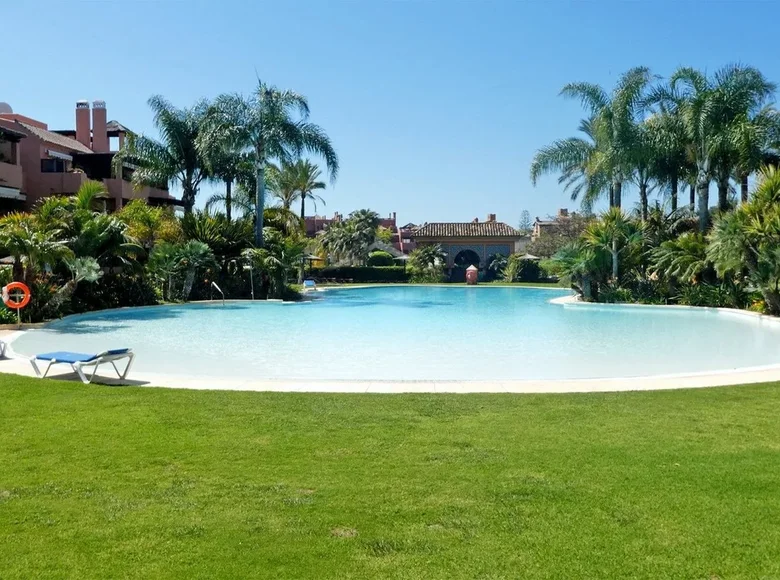 2 bedroom penthouse 120 m² San Pedro Alcantara, Spain
