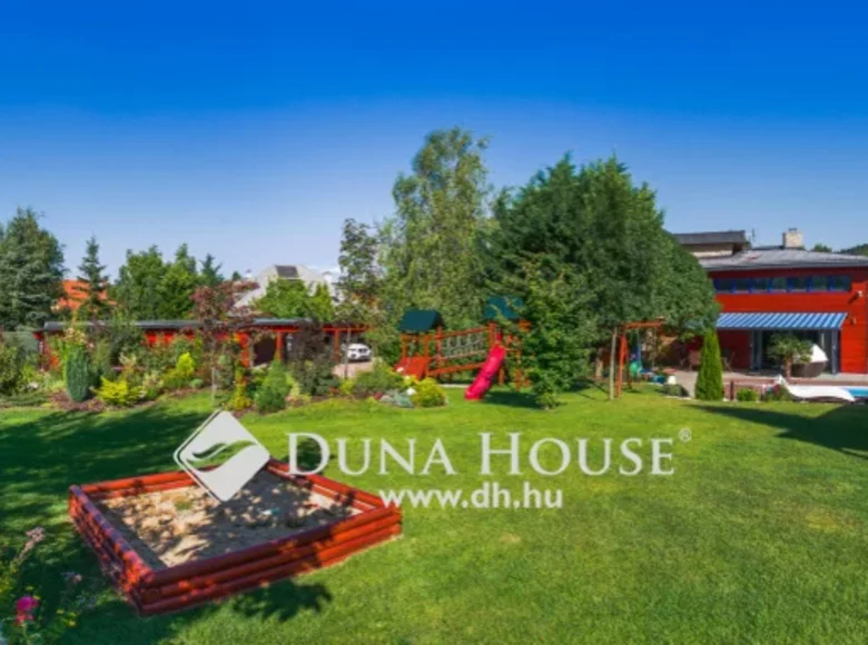 House 300 m² Piliscsaba, Hungary