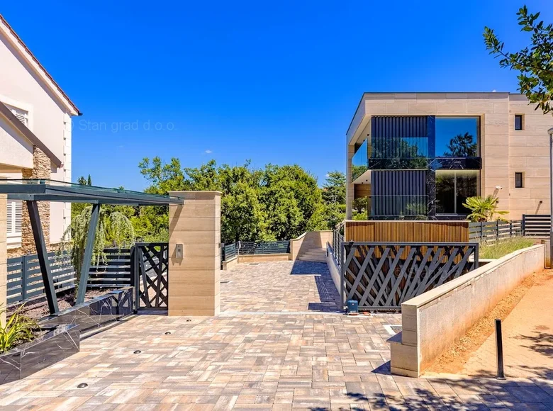 Mieszkanie 3 pokoi 120 m² Radici, Chorwacja