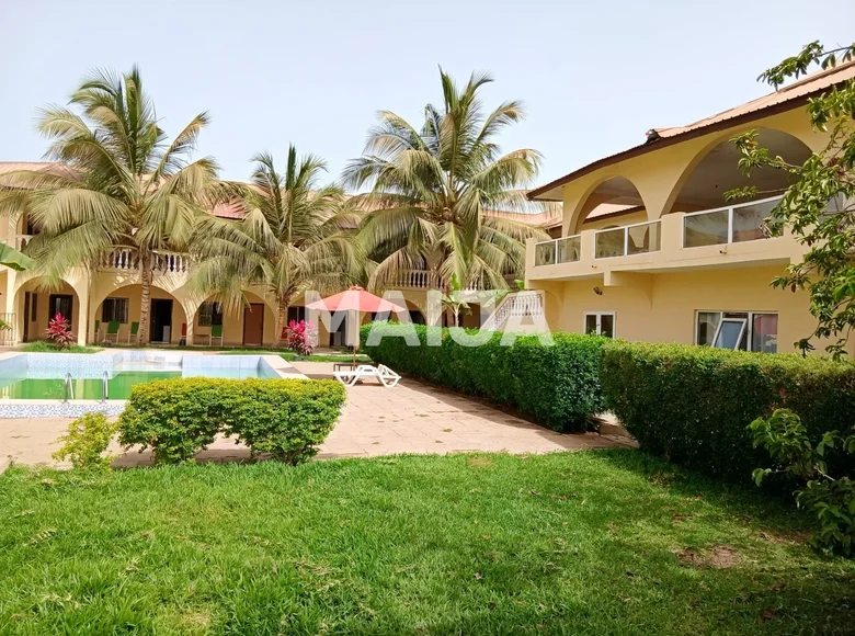 Dom 26 pokojów 1 354 m² Sukuta, Gambia