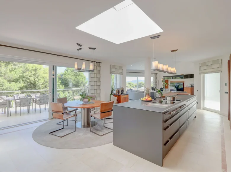 Schloss 4 Schlafzimmer 305 m² Santa Ponsa, Spanien