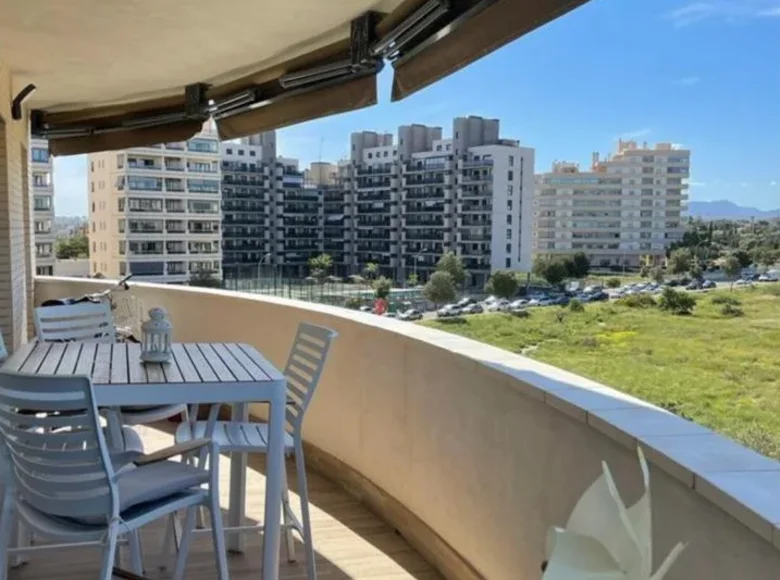 Mieszkanie 2 pokoi 90 m² Alicante, Hiszpania