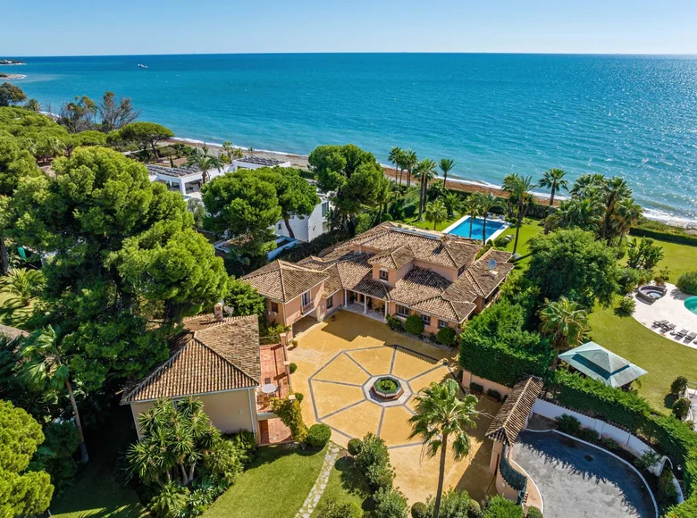 Villa 9 bedrooms 735 m² Estepona, Spain
