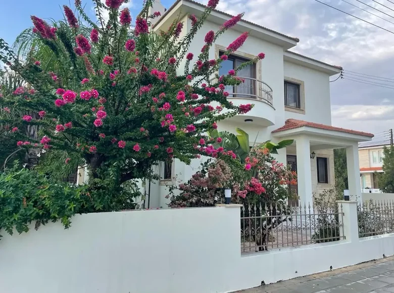 Haus 4 Schlafzimmer  in Minden, Zypern