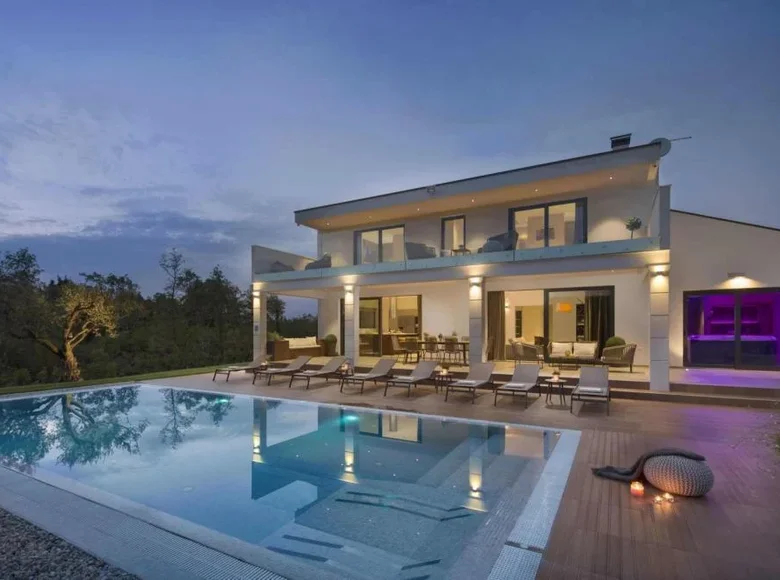 Villa de 4 dormitorios 305 m² Grad Porec, Croacia