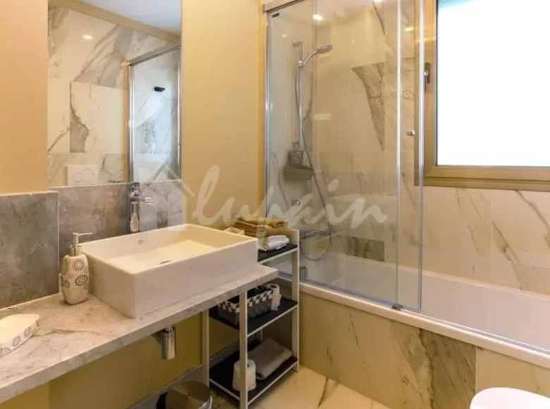 4 bedroom apartment 380 m² Arona, Spain