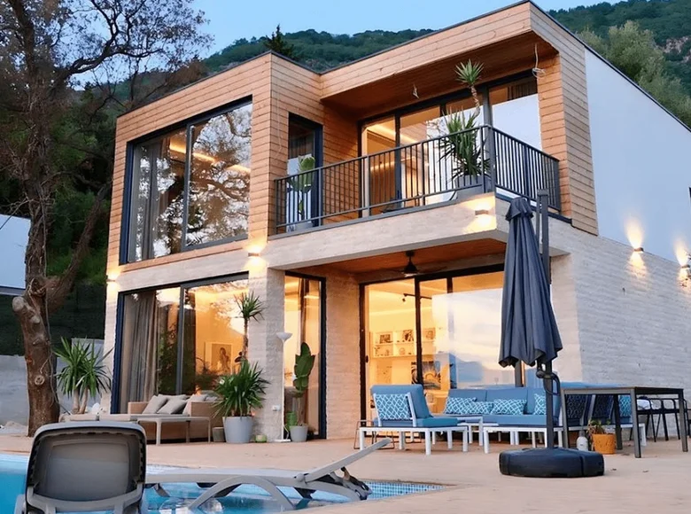 Villa de 4 dormitorios  Skaljari, Montenegro