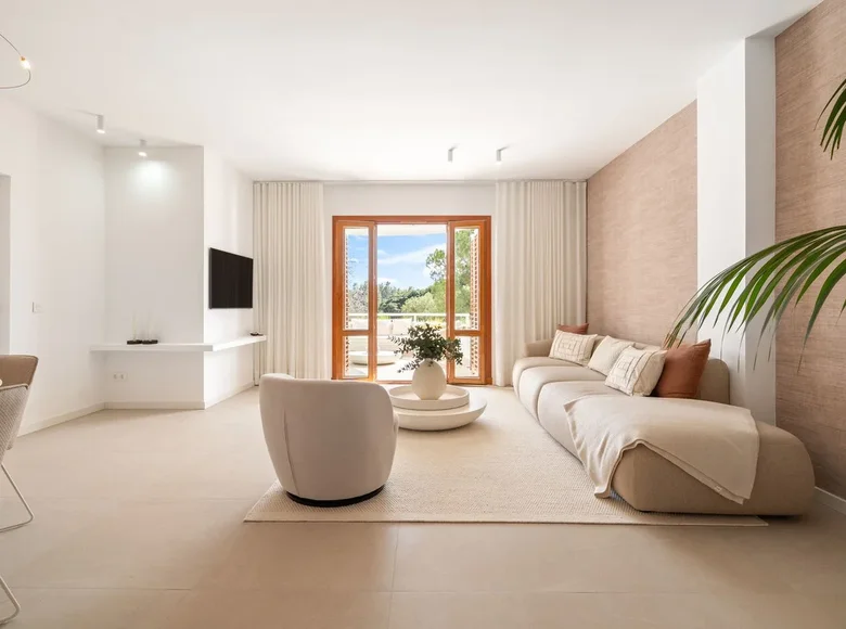 Mieszkanie 3 pokoi 160 m² Marbella, Hiszpania