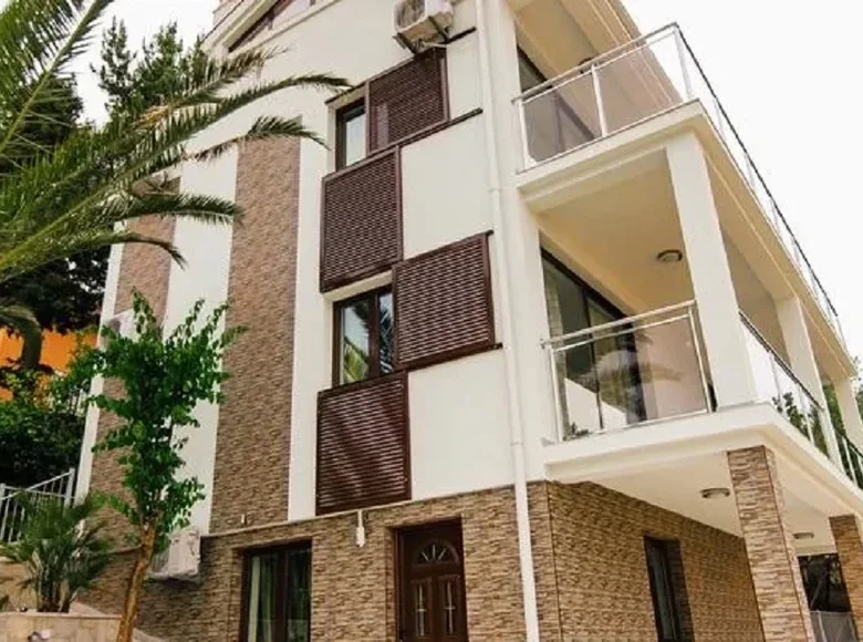 5 bedroom villa 218 m² Krasici, Montenegro