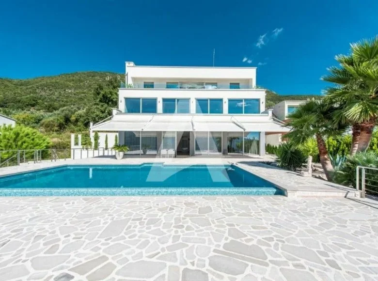 villa de 5 dormitorios  Montenegro, Montenegro