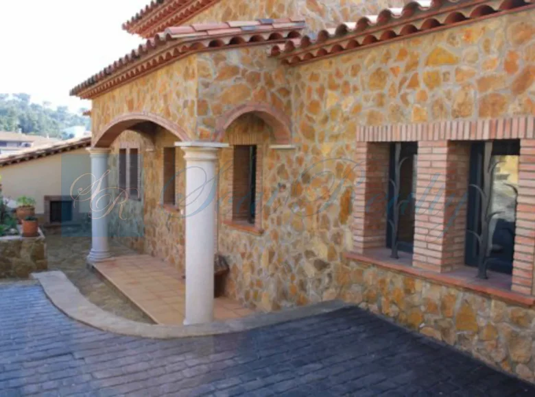 villa de 5 chambres 1 950 m² Castell dAro, Espagne