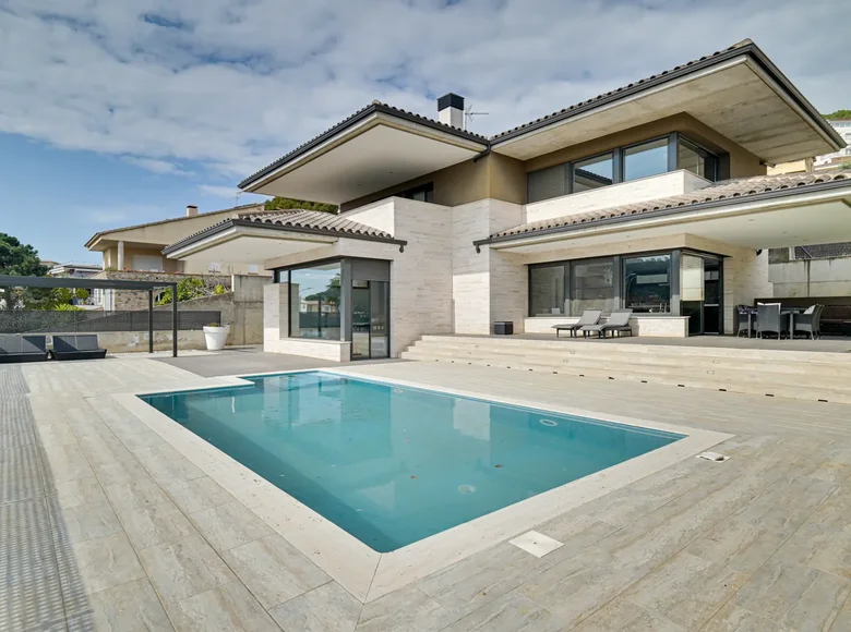 Villa de 4 dormitorios 455 m² Tossa de Mar, Španjolska