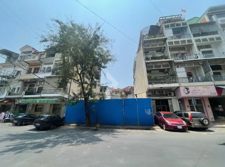 Land 372 m² in Sangkat Phsar Chas, Cambodia