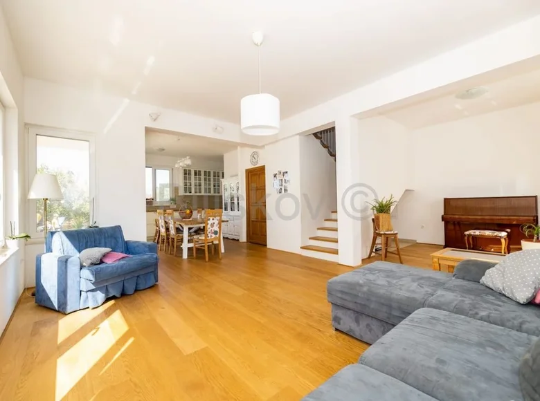 5 room house 213 m² Kastel Luksic, Croatia