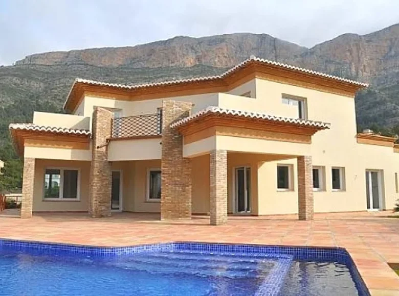 3-Schlafzimmer-Villa 270 m² Javea, Spanien