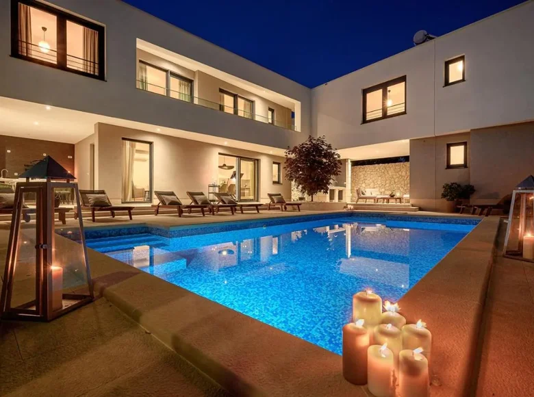 6 bedroom house 390 m² Grad Split, Croatia