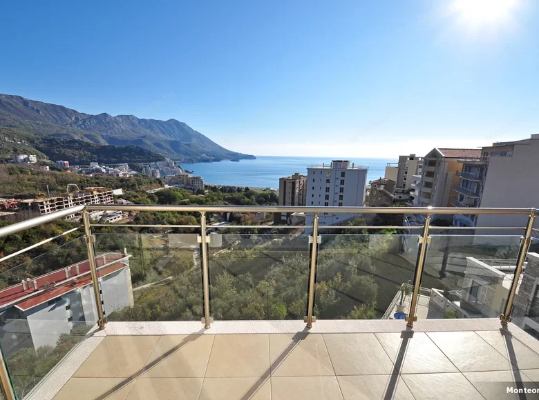 2 bedroom apartment 131 m² Becici, Montenegro