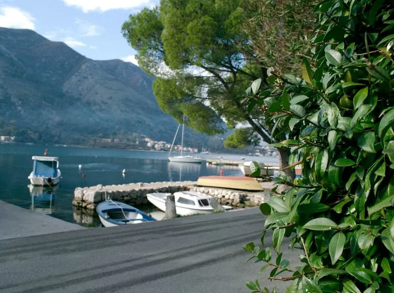 5 bedroom house 200 m² Dobrota, Montenegro