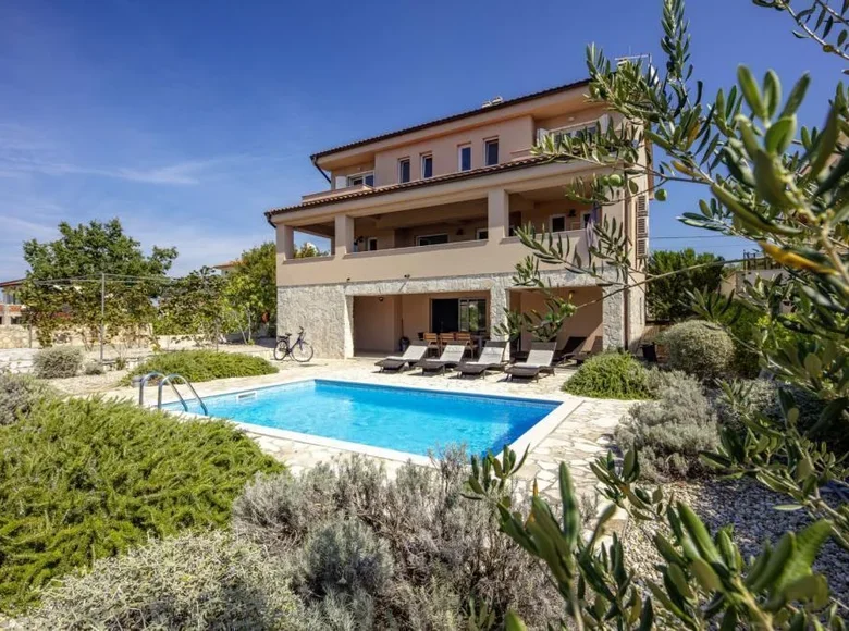 7 bedroom villa 430 m² Omisalj, Croatia