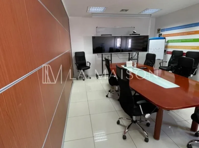 Bureau 700 m² à Dali, Chypre