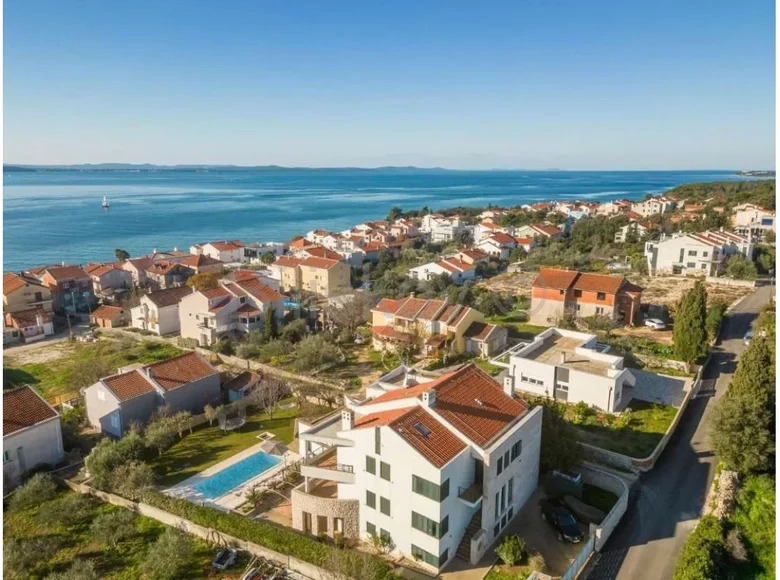 Villa 7 rooms 600 m² Grad Zadar, Croatia