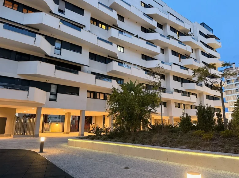 Mieszkanie 4 pokoi 132 m² Alicante, Hiszpania