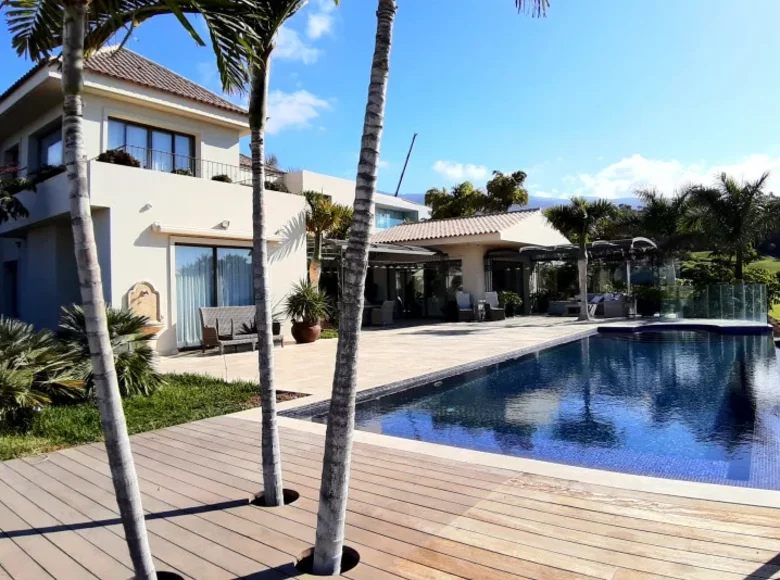 4-Schlafzimmer-Villa 364 m² Guia de Isora, Spanien