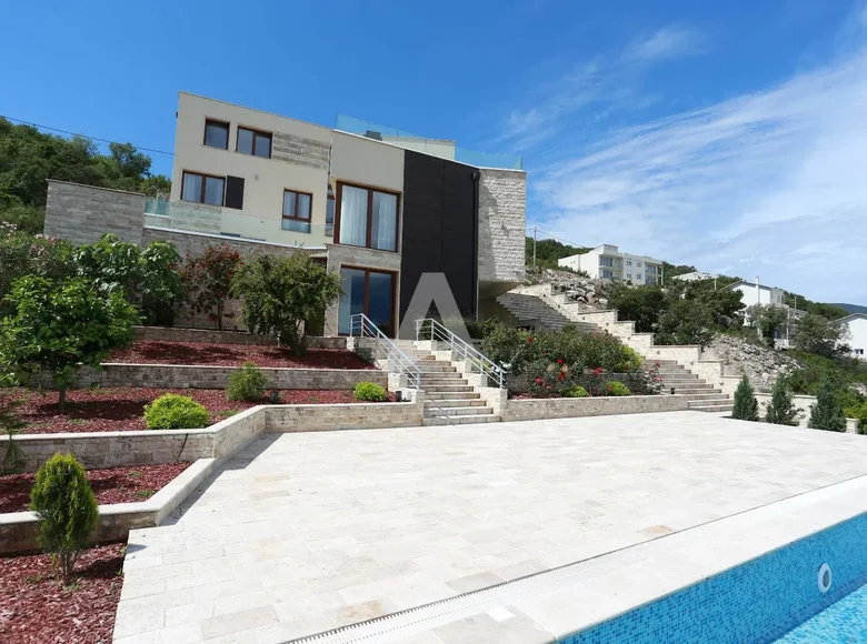 villa de 5 dormitorios  Montenegro, Montenegro